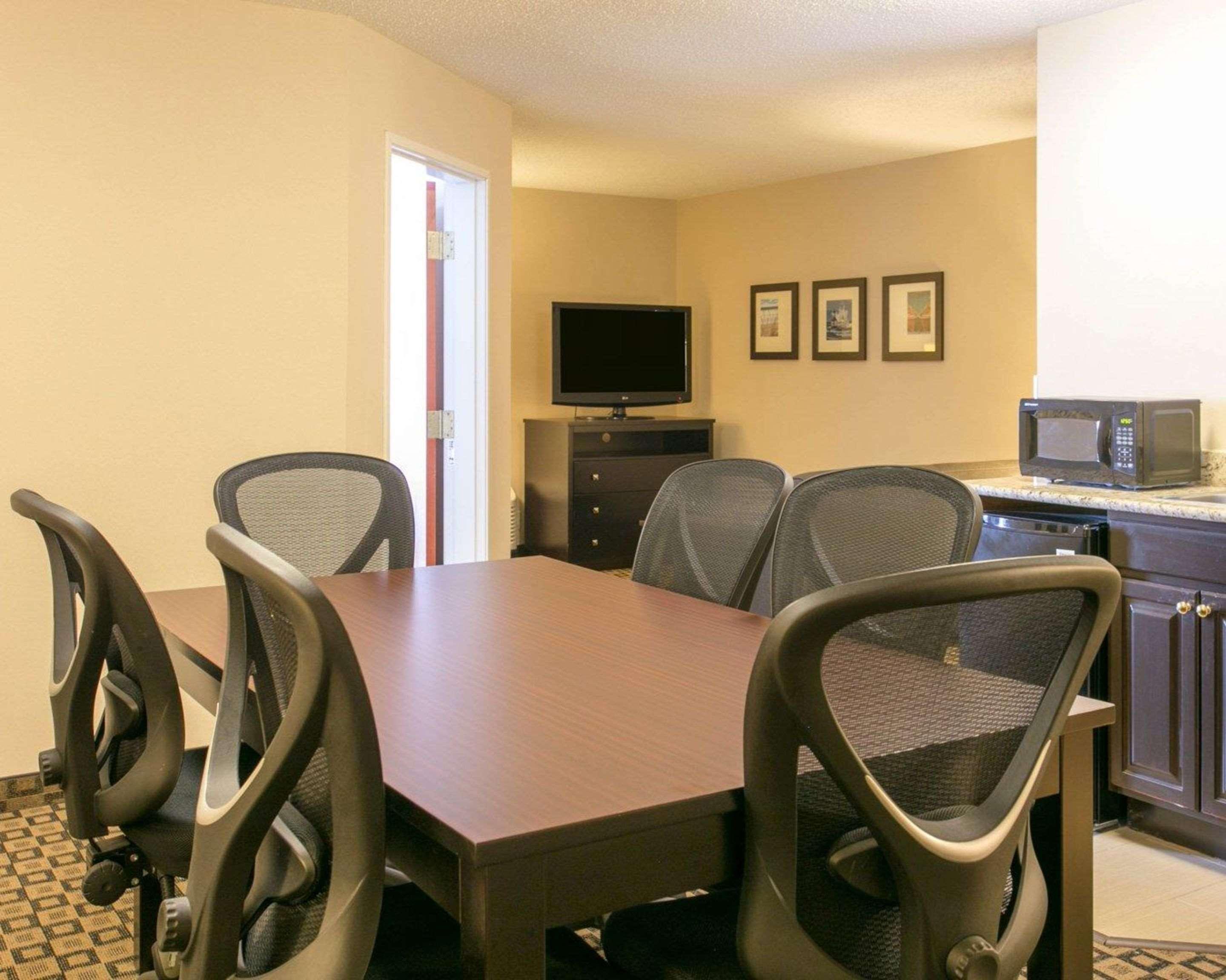 Comfort Suites Benton Harbor - St Joseph Экстерьер фото