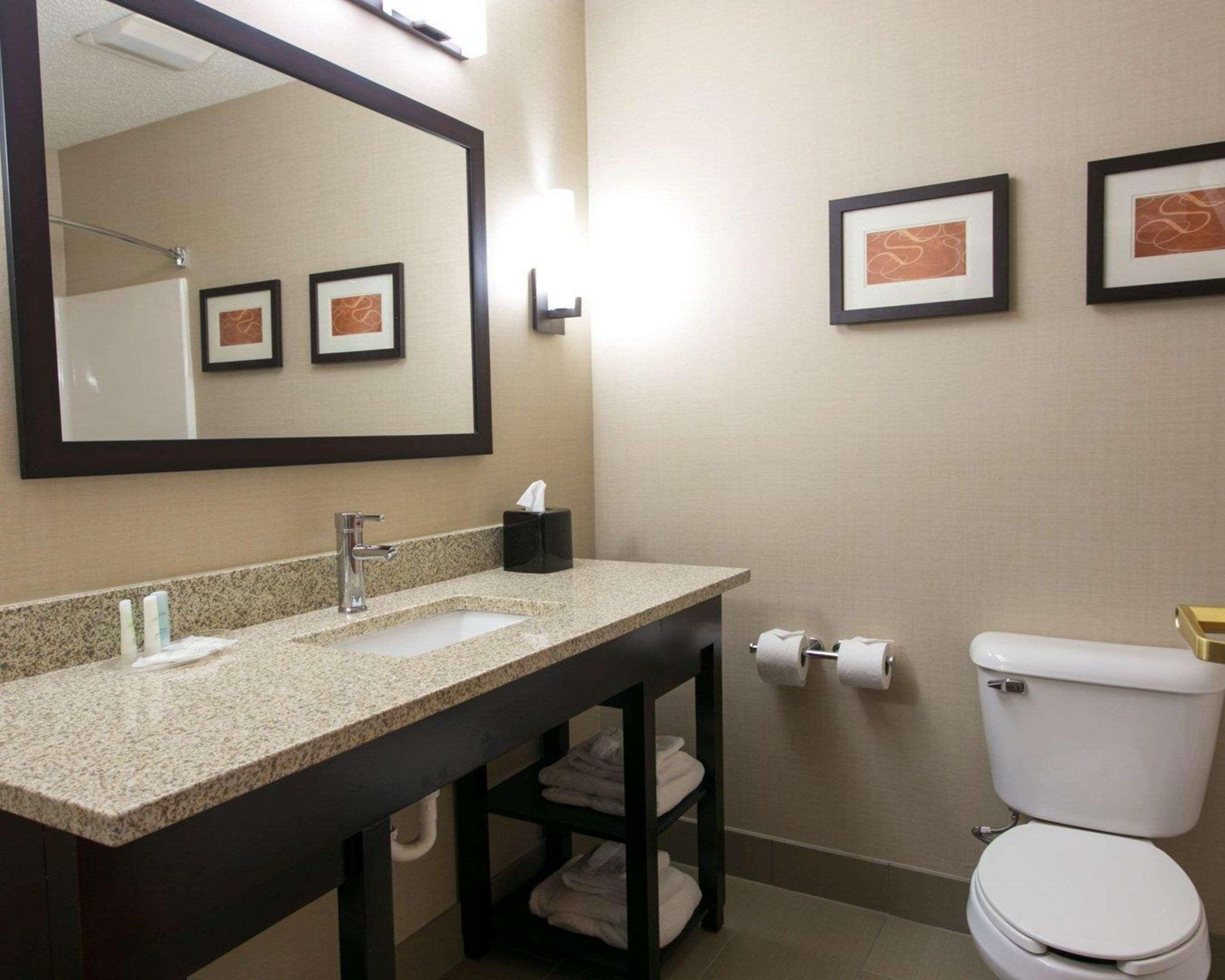 Comfort Suites Benton Harbor - St Joseph Экстерьер фото