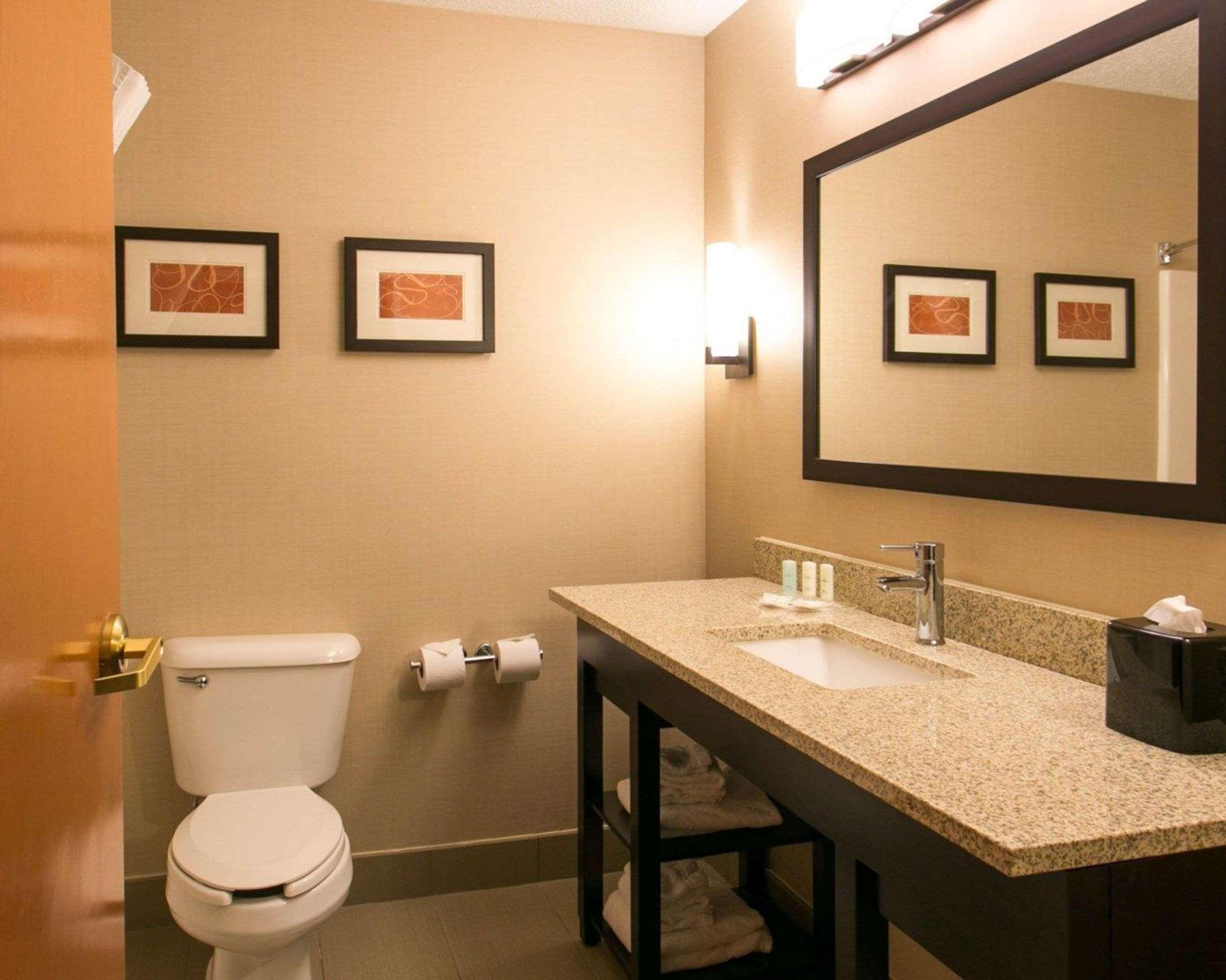 Comfort Suites Benton Harbor - St Joseph Экстерьер фото