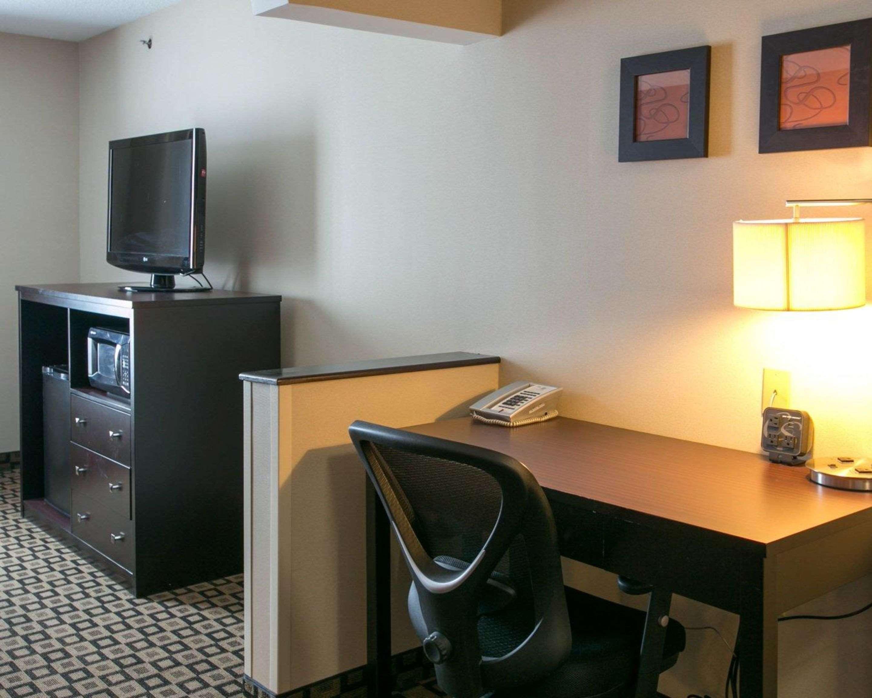 Comfort Suites Benton Harbor - St Joseph Экстерьер фото