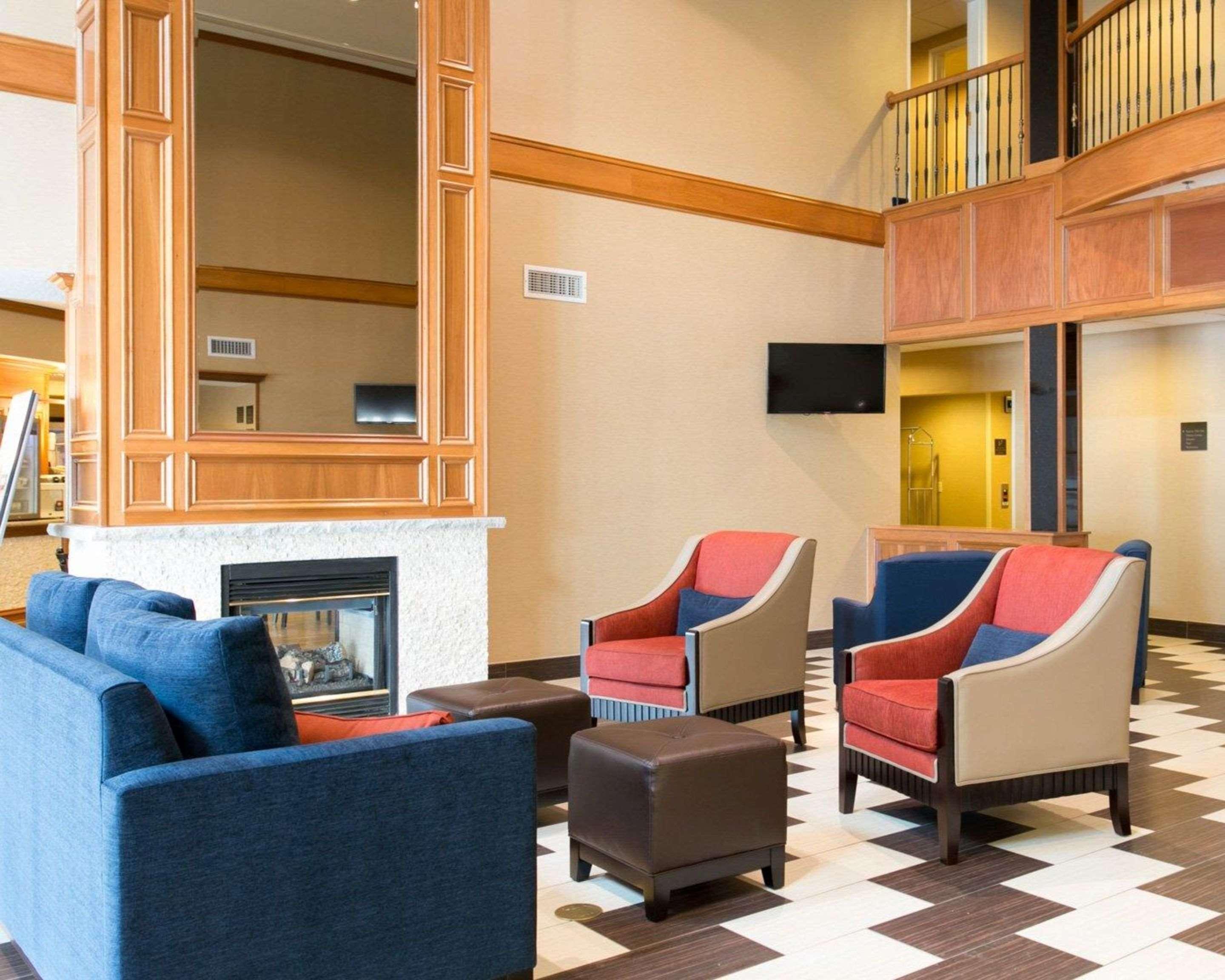 Comfort Suites Benton Harbor - St Joseph Экстерьер фото