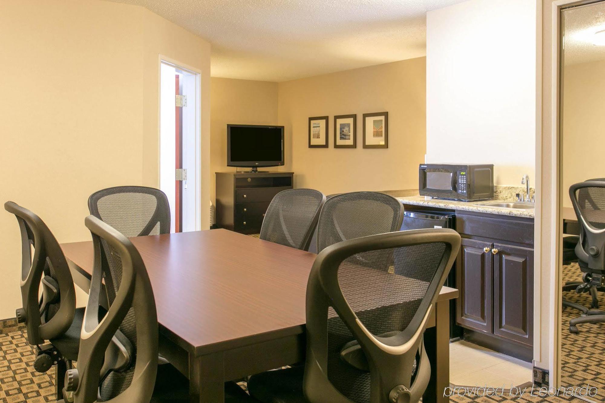Comfort Suites Benton Harbor - St Joseph Экстерьер фото